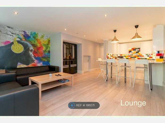 8 Bedroom Semi-Detached House To Rent In Schuster Road, Manchester, M14