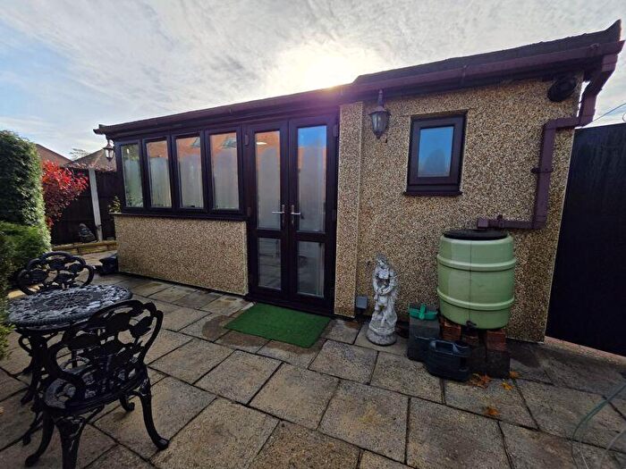 1 Bedroom Chalet To Rent In Blenheim Chase, Leigh-On-Sea, SS9