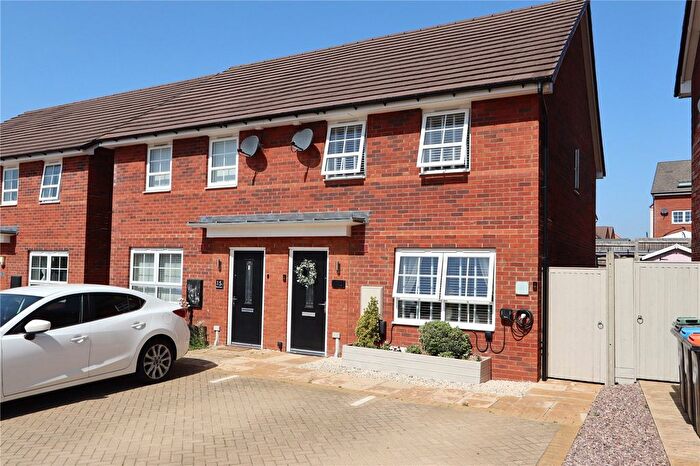 3 Bedroom Semi-Detached House For Sale In Sabina Close, Fairfields, Milton Keynes, MK11