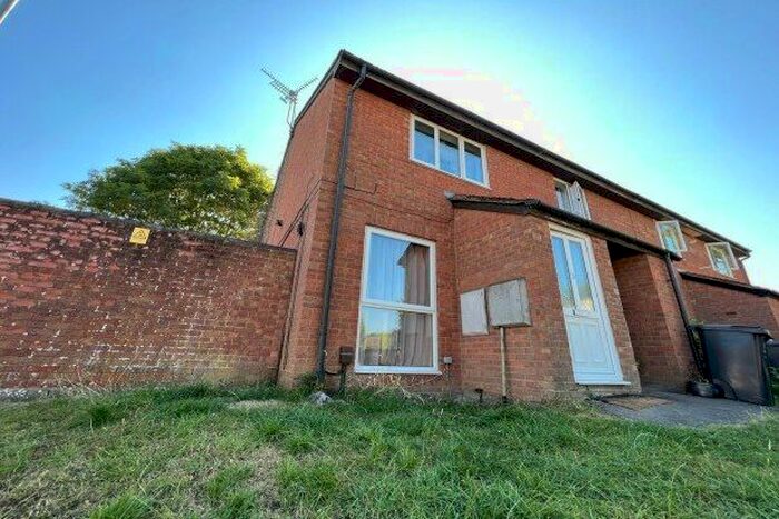 2 Bedroom Maisonette To Rent In Mannington Lane, Swindon, SN5