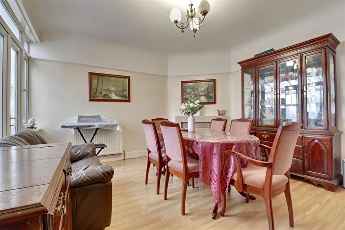 3 Bedroom Terraced House For Sale In Chatsworth Avenue, Portsmouth, PO6