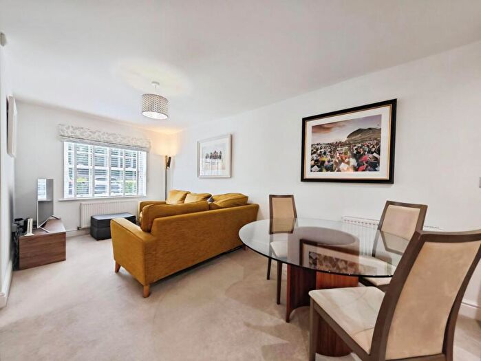 2 Bedroom House For Sale In Kennel Ride, Ascot, SL5