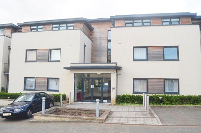 2 Bedroom Flat To Rent In Peacock Close, Mill Hill, NW7