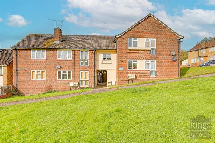 2 Bedroom Maisonette For Sale In Chace Avenue, Potters Bar, EN6