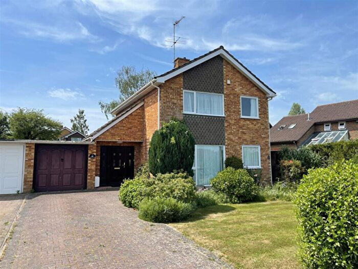 4 Bedroom Detached House For Sale In Richmond Way, Fetcham, KT22