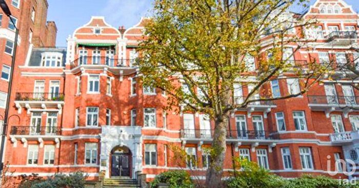 3 Bedroom Flat For Sale In Neville Court, London, NW8