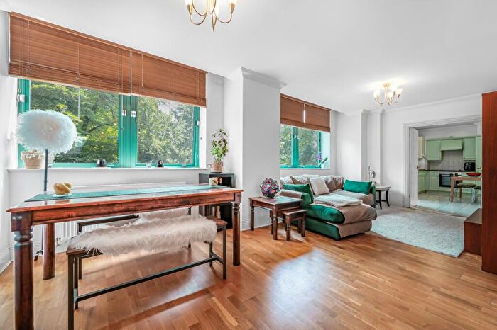 2 Bedroom Flat For Sale In Jubilee Heights, Shoot Up Hill, NW2