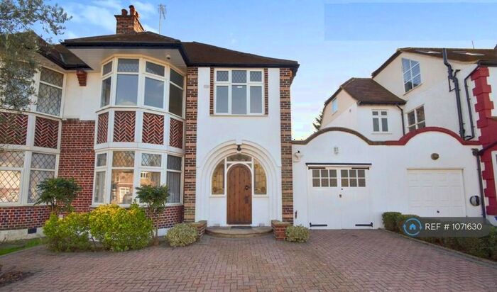 4 Bedroom Semi-Detached House To Rent In East Finchley, London, N2
