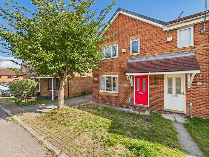 3 Bedroom End Terrace House For Sale In Coleridge Way, Pontefract, WF8