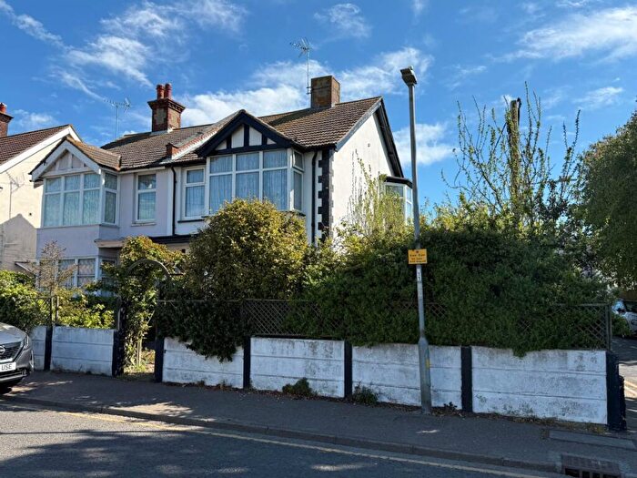5 Bedroom Semi-Detached House For Sale In Hall Lane, Walton-on-the-naze, CO14