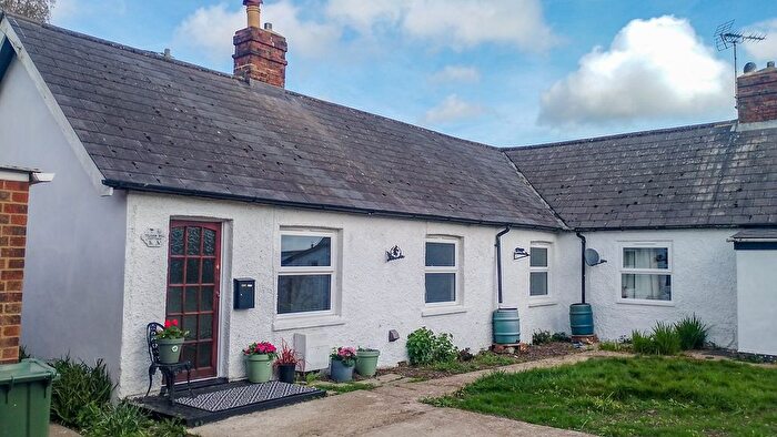 2 Bedroom Semi-Detached Bungalow For Sale In A Hastings Road, Battle, TN33