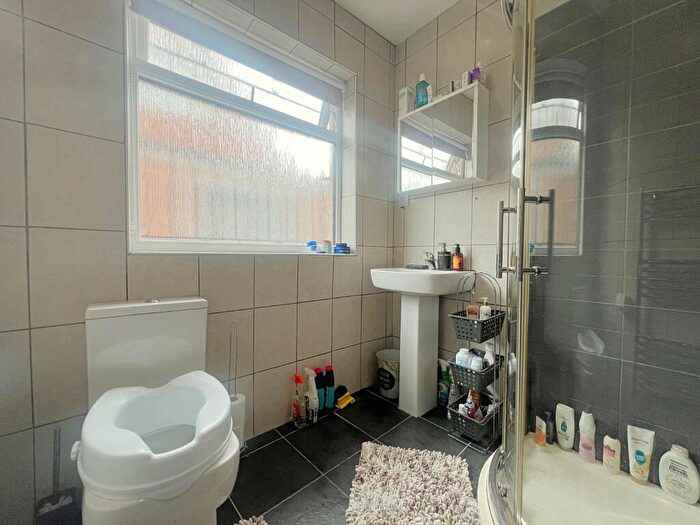 2 Bedroom Bungalow For Sale In Willow Gardens, Wrose, Bradford, BD2