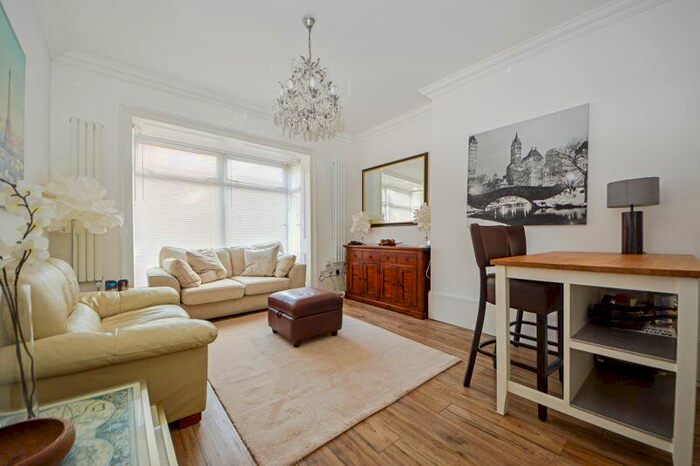 1 Bedroom Apartment To Rent In Grove Road North, Southsea, PO5