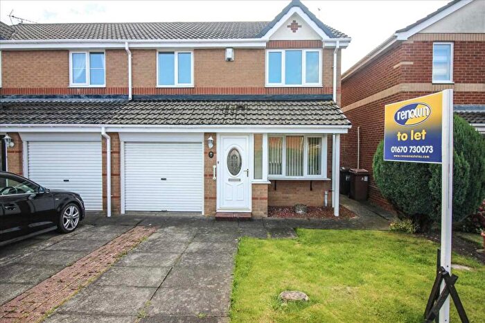 3 Bedroom Semi Detached House For Sale In Primrose Close, The Wyndings, Annitsford, NE23