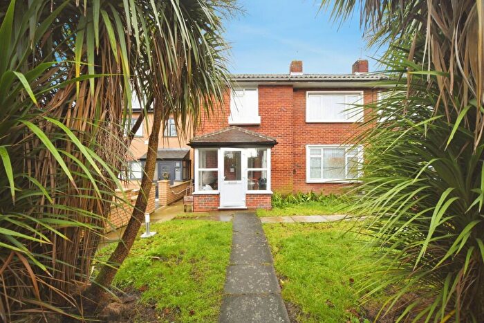 2 Bedroom Maisonette For Sale In Reservoir Road, London, N14