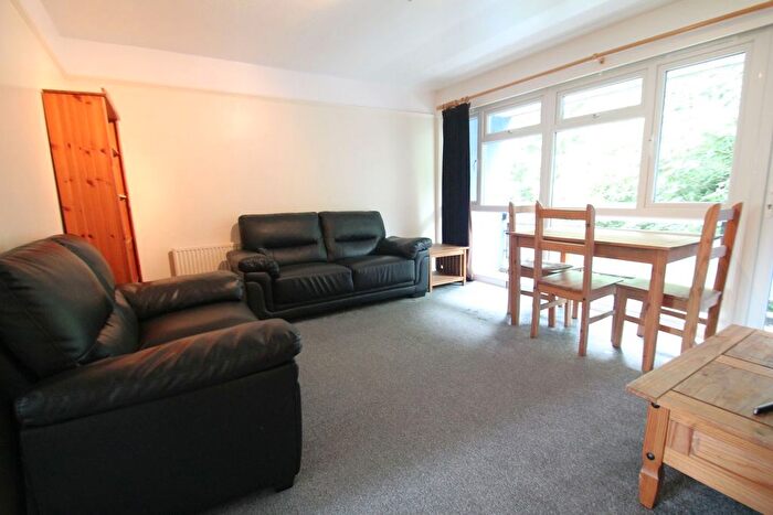 3 Bedroom Flat To Rent In Hawe Close, Canterbury, CT2