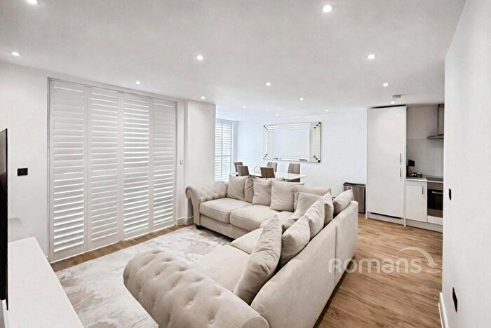 2 Bedroom Flat To Rent In Kingston Close, Maidenhead, Berkshire, SL6