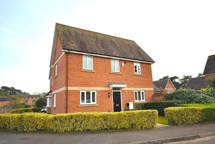 3 Bedroom Link Detached House For Sale In Manderville Close, Northampton, NN3