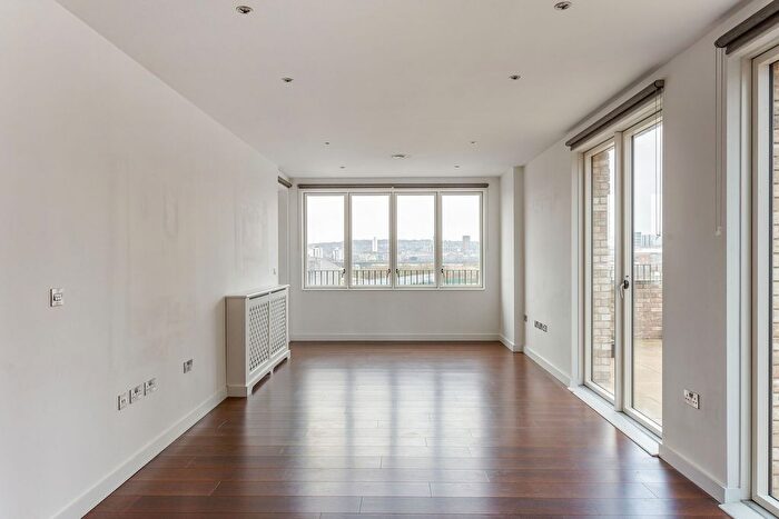 2 Bedroom Flat For Sale In Lock Side Way, London, E16