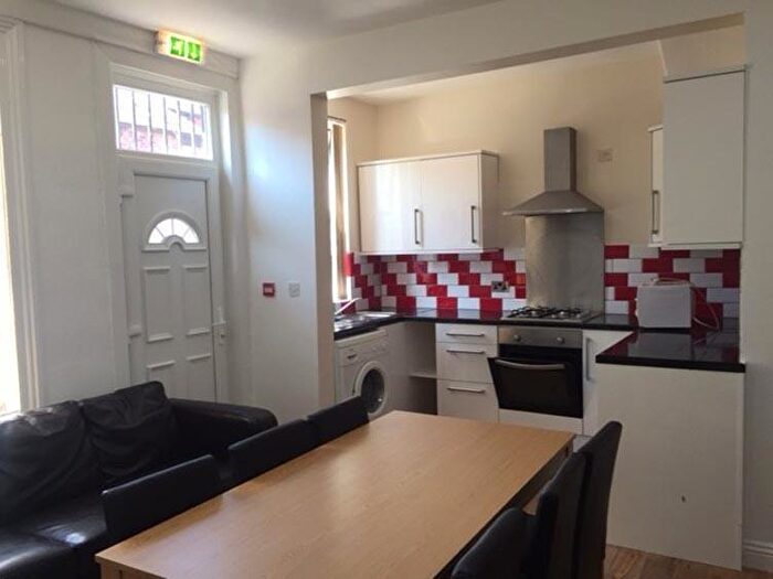 6 Bedroom House To Rent In Brudenell Mount, Leeds, LS6