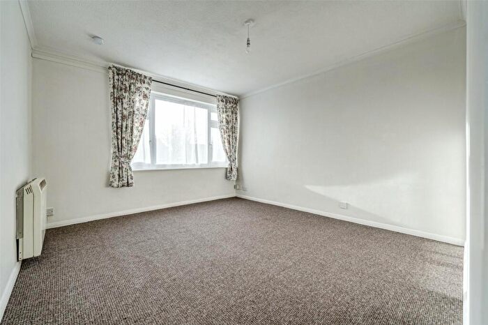 1 Bedroom Flat For Sale In Chesswood Road, Worthing, West Sussex, BN11