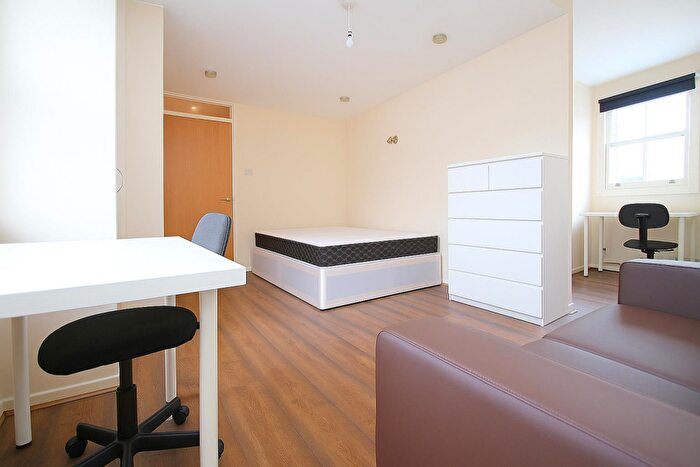 2 Bedroom Flat To Rent In Mile End Road, London, E1