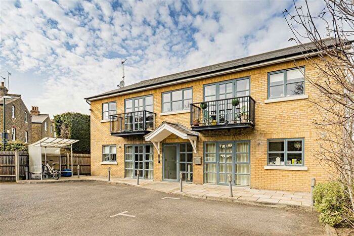 2 Bedroom Flat To Rent In Clarence Road, Teddington, TW11