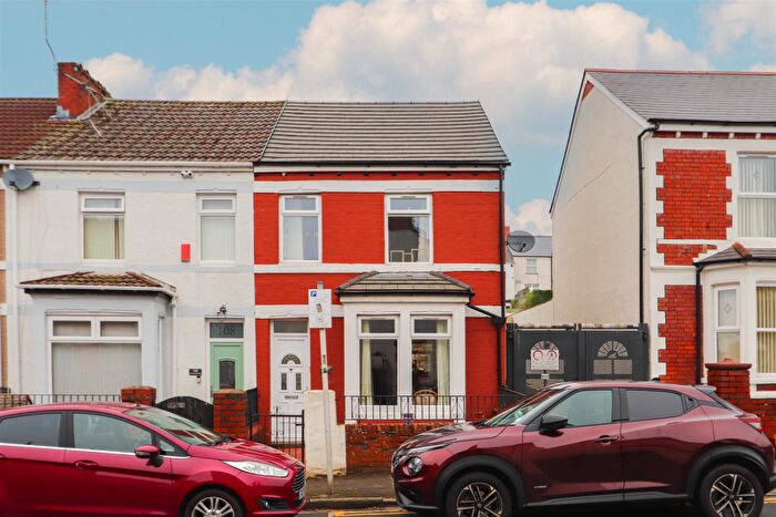 3 Bedroom End Of Terrace House For Sale In Woodlands Road, Barry, CF62