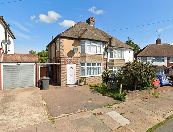 3 Bedroom Semi-Detached House To Rent In Graham Gardens Luton, LU3