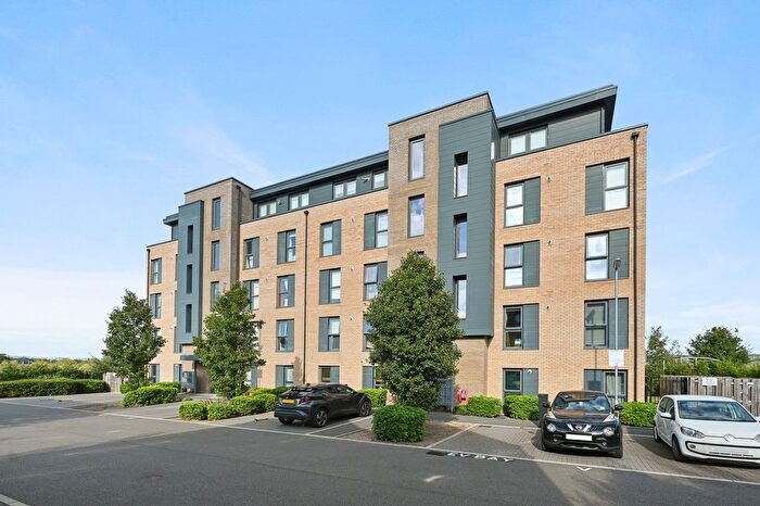 2 Bedroom Flat To Rent In Swannell Way, London, NW2