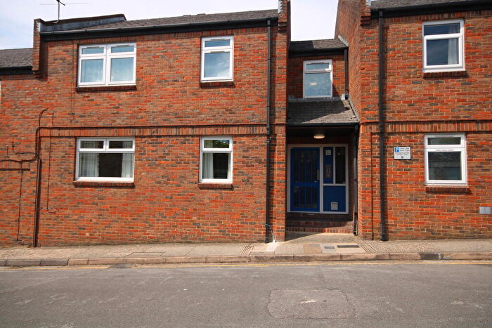 1 Bedroom Flat To Rent In Paynes Hill, Salisbury, SP1