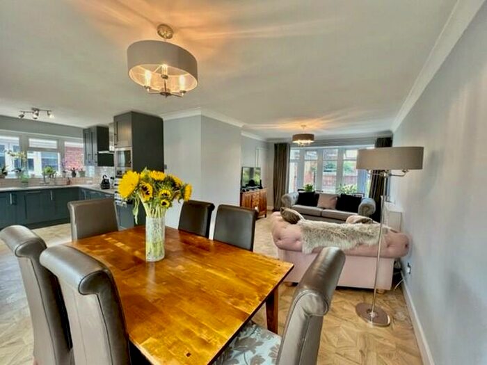 2 Bedroom Semi-Detached Bungalow To Rent In Newlands Road, Billericay, CM12