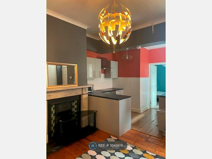 3 Bedroom Flat To Rent In Glenthorn Road, Newcastle Upon Tyne NE2