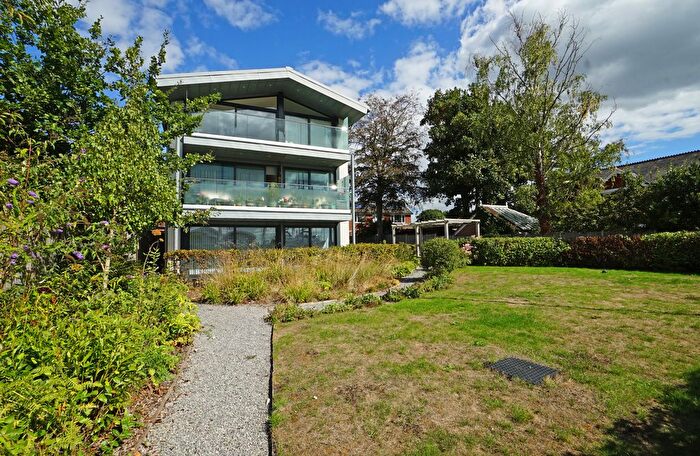 2 Bedroom Flat To Rent In Old Swanwick Lane, Lower Swanwick, SO31