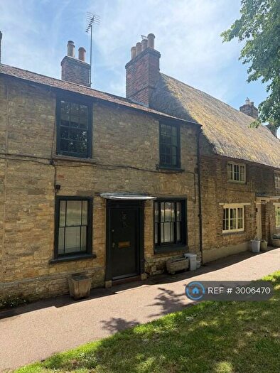 3 Bedroom Terraced House To Rent In The Green, Bedford, MK43