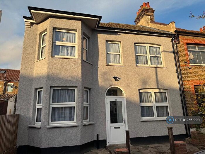 Studio To Rent In Paget Road, Ilford, IG1