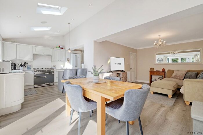 3 Bedroom Semi-Detached House For Sale In Woodhouse Lane, Broomfield, Chelmsford, Essex, CM1