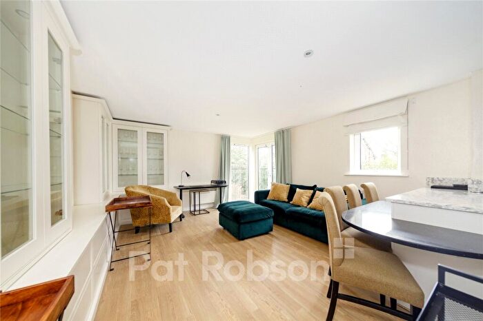 2 Bedroom Apartment For Sale In Elmfield Square, Gosforth, Newcastle Upon Tyne, Tyne And Wear, NE3