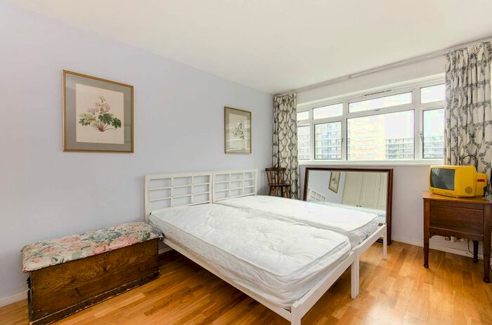 2 Bedroom Flat To Rent In Churchill Gardens, Pimlico, London, SW1V