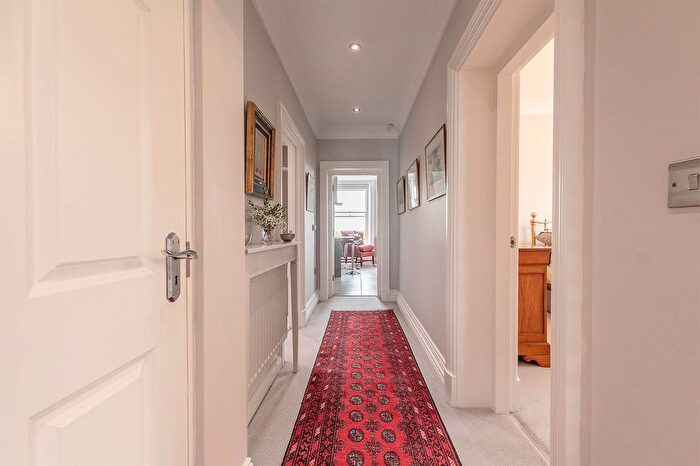 2 Bedroom Flat For Sale In Leicester Road, Oadby, Leicester, LE2
