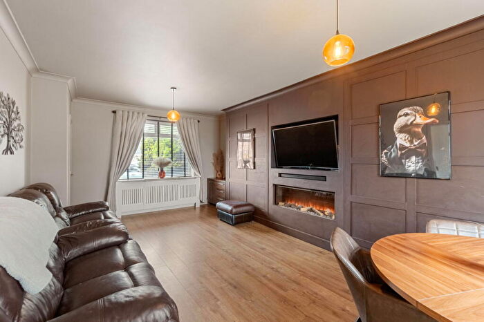 3 Bedroom Semi-Detached House For Sale In Deanstones Lane, Queensbury, BD13