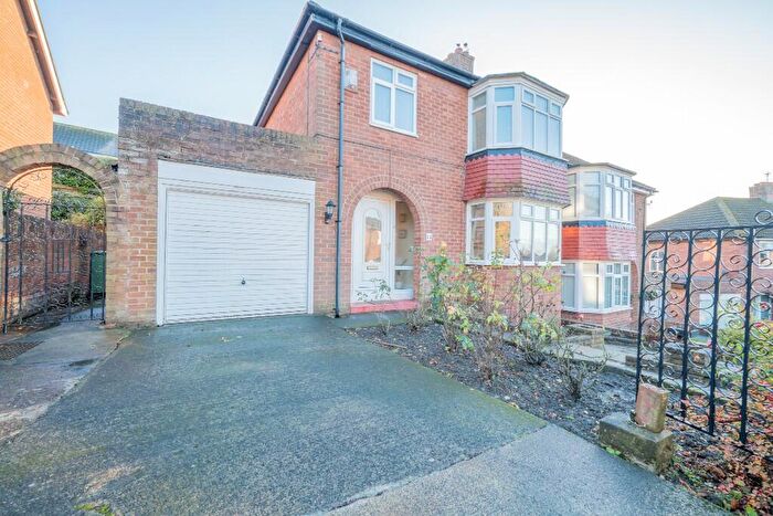 3 Bedroom Semi Detached House For Sale In Ashwood Gardens, Gateshead, Tyne And Wear, NE9