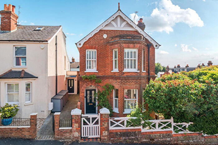 4 Bedroom Detached House For Sale In Wykeham Road, Farnham, GU9
