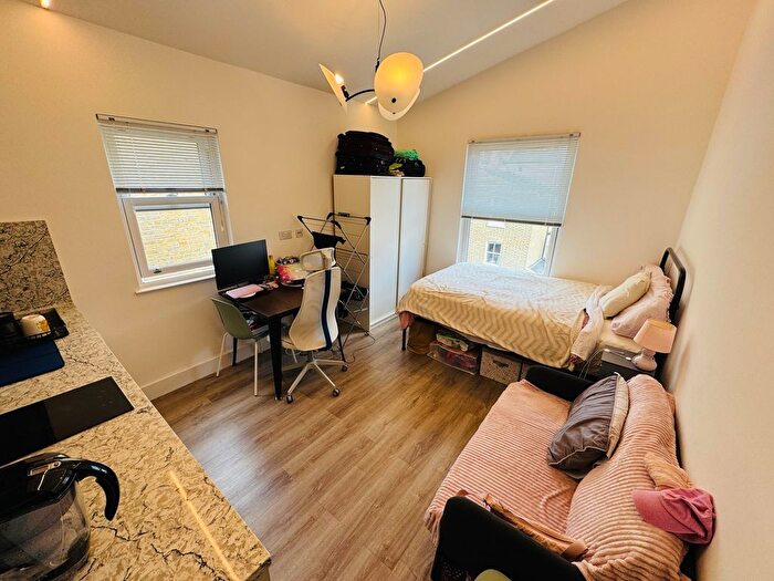 1 Bedroom Flat To Rent In Rita Road, London, SW8