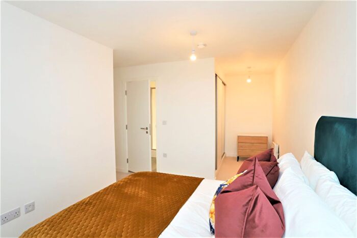3 Bedroom Flat To Rent In Chapel Street, Salford, M3