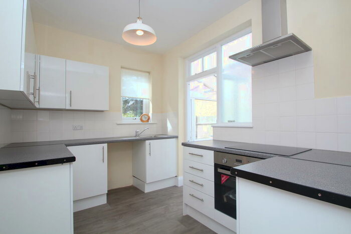 3 Bedroom Semi-Detached House To Rent In Greencourt Gardens, Croydon, CR0