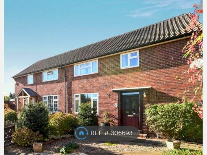 3 Bedroom Semi-Detached House To Rent In Sutton Gardens, Merstham, Redhill, RH1