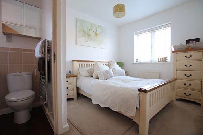 3 Bedroom Semi-Detached House For Sale In Aldermere Avenue, West Cheshunt, EN8