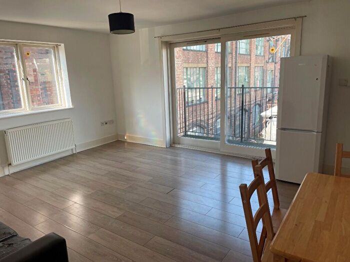 3 Bedroom Flat To Rent In Rollins Street, London, SE15
