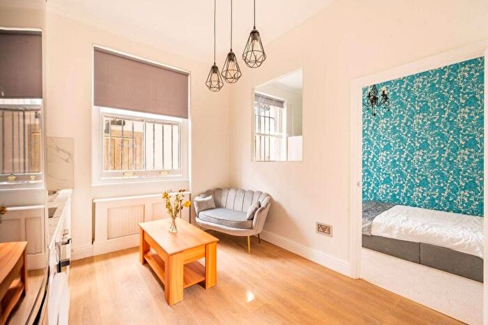 1 Bedroom Flat To Rent In Castletown Road, London, W14
